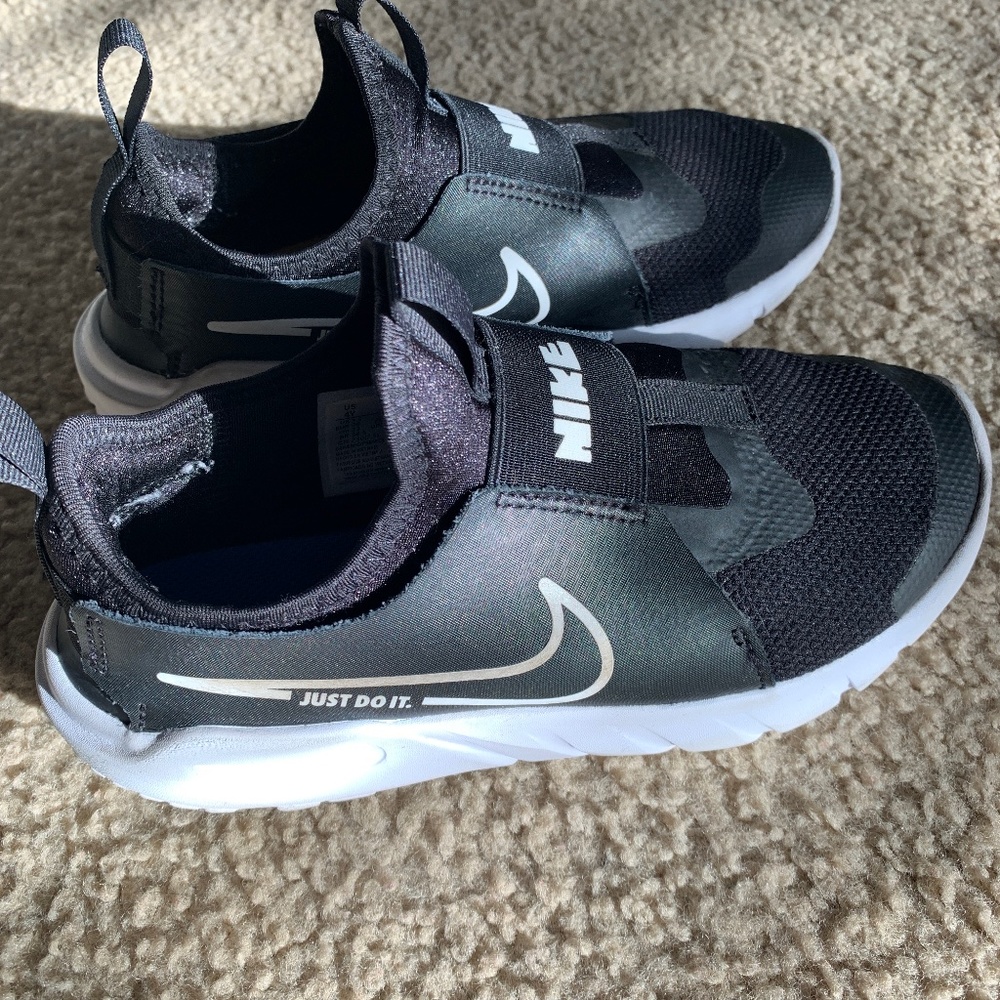 Kids Nike shoes size 4Y